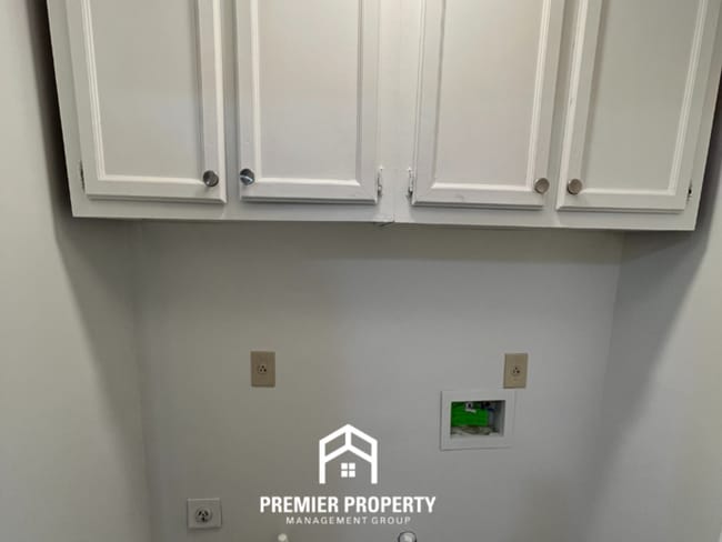 Building Photo - 3034 Clarendon Rd