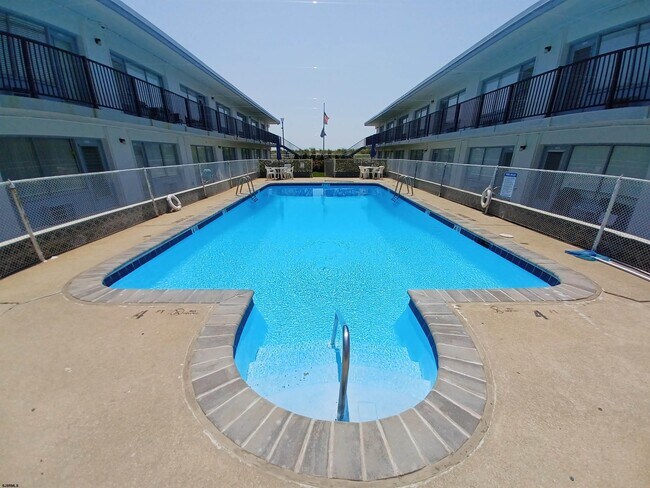 Building Photo - 3501 Boardwalk