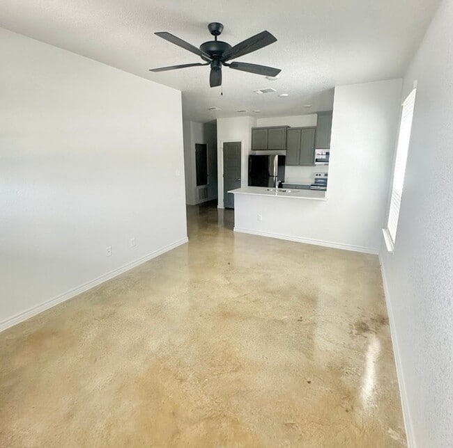 Building Photo - AVAILABLE NOW! - FIRST MONTH FREE