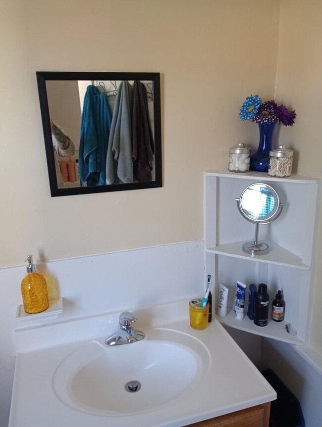 Building Photo - 1214 Garfield Ave