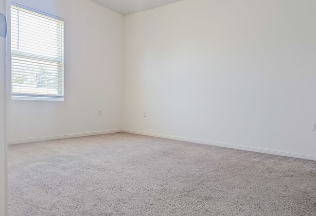 Building Photo - 6510 Routenburn St