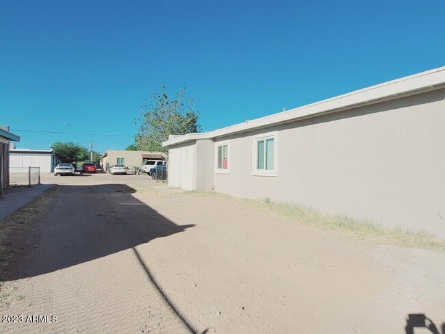 Building Photo - 506 E Southern Ave