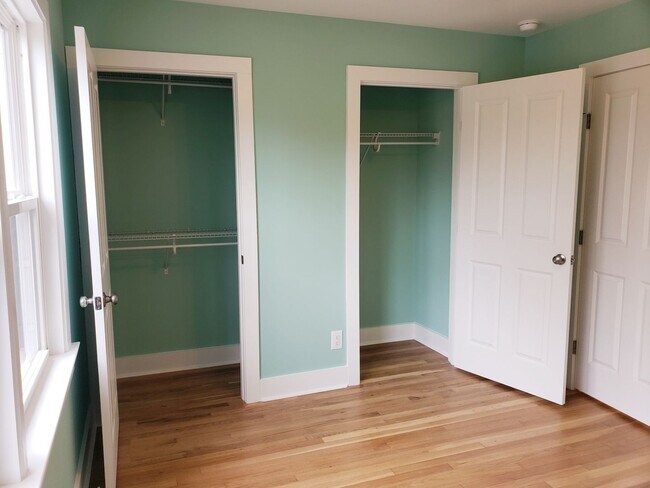 Building Photo - Great Location - Three Bedroom - Two and a half Bath Home