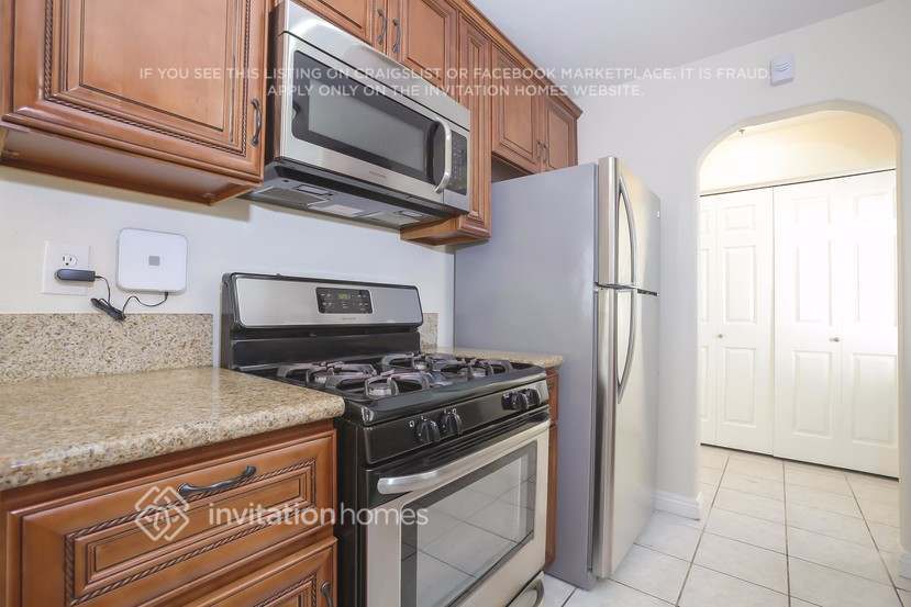Building Photo - 452 Bard St