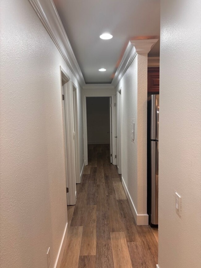 Building Photo - Bay Ho 3 Bd 2 Ba Corner first level Condo for lease