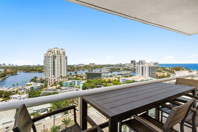 Building Photo - 3000 Holiday Dr