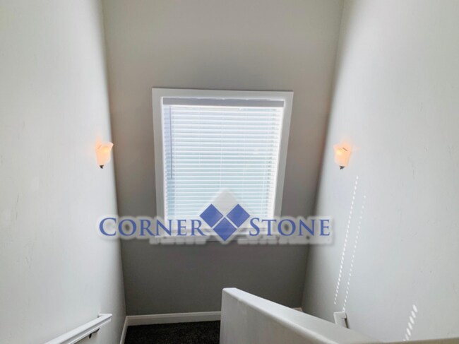 Building Photo - Wonderful Home In Middleton with 3 Car Garage!