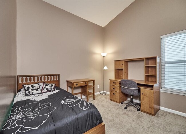 Building Photo - 20 Homefield Gardens Dr
