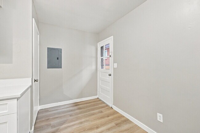 Building Photo - $2,240.95 with $300 Off the first month's rent, 4 Beds, 2 Baths, Triplex Unit in Littleton with W...