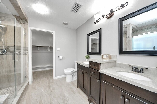 Building Photo - 20922 Whitevine Way