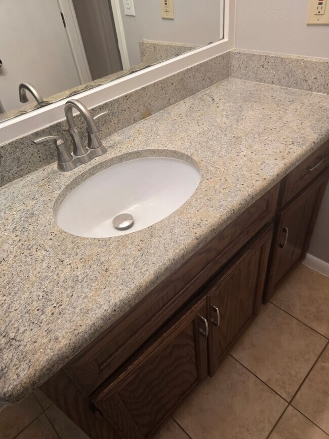 Building Photo - 4122 Beran Dr