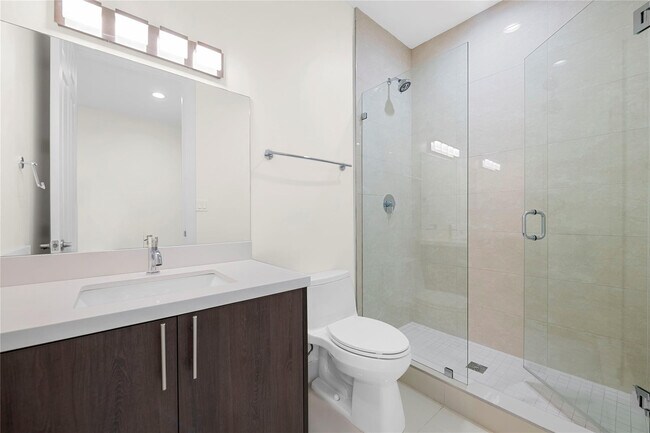 Building Photo - 1432 SW 4th Ave