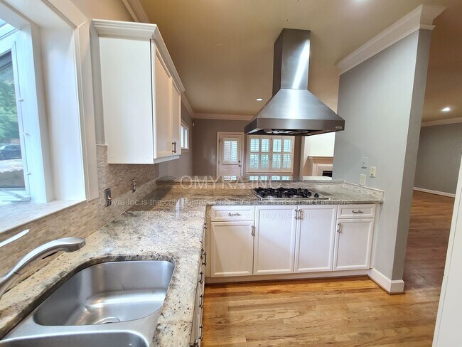 Building Photo - Gorgeous 4 Bedroom Home in Decatur!