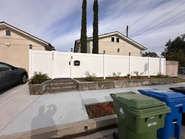 Building Photo - 10905 Olinda St