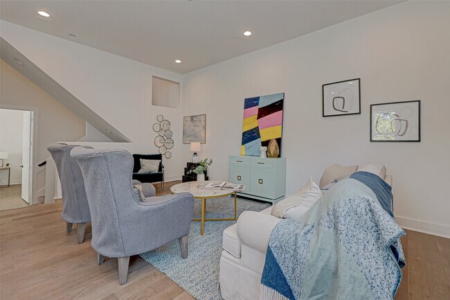 Building Photo - 6129 W Montgomery Rd