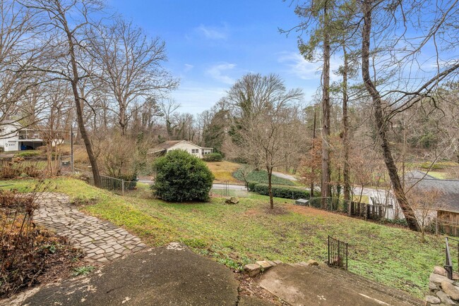 Building Photo - East AVL - Newly Renovated Older Home Feat...