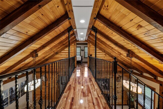 Building Photo - 358 Bridgeview Dr