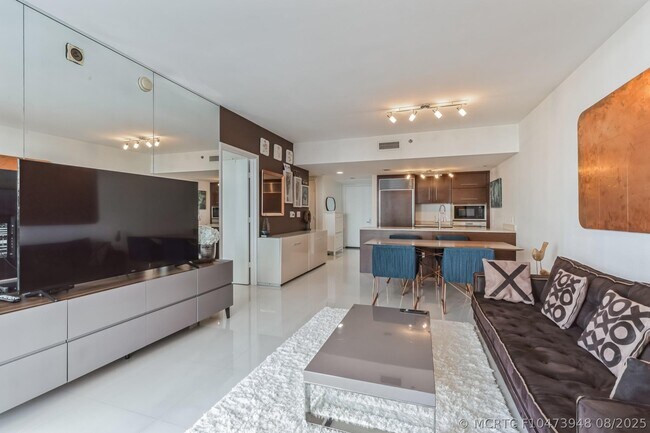 Building Photo - 475 Brickell Ave