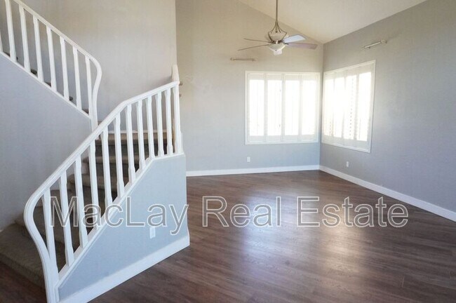 Building Photo - 15410 S 17th Ln