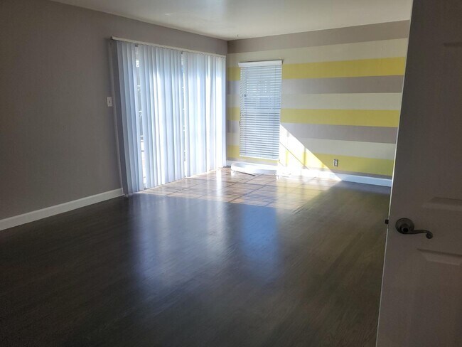 Building Photo - 756 Broadmoor Dr