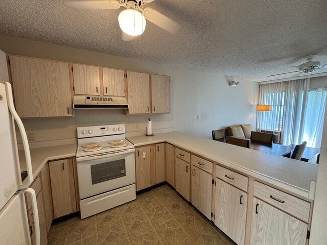 Building Photo - 95-1050-1050 Maka?ika?i St