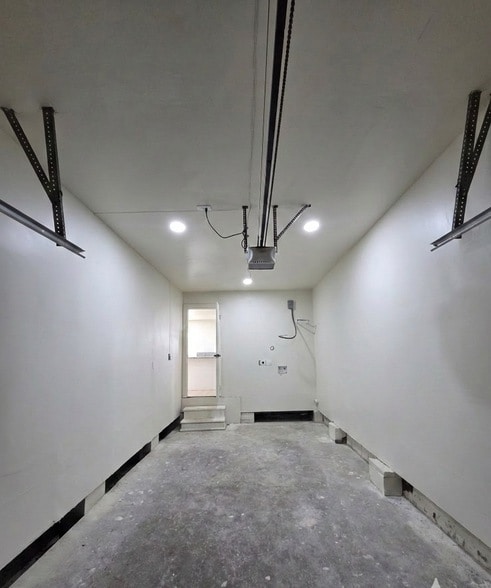 Building Photo - 4607 Englewood St