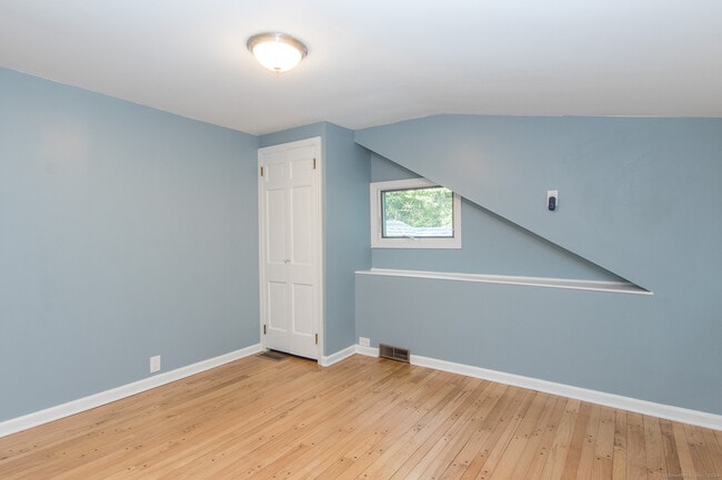 Building Photo - 211 New Canaan Rd