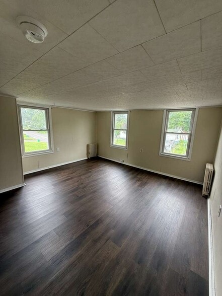 Building Photo - 385 Carver St