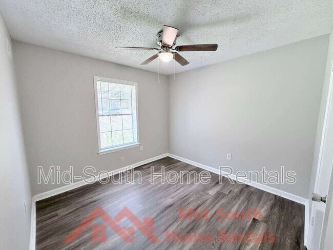 Building Photo - 4900 Walden Glen St