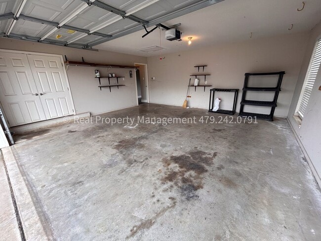 Building Photo - 1662 E Gate Cir