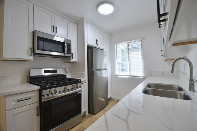 Building Photo - 11255 Camarillo St