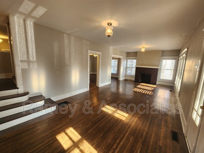 Building Photo - 2029 Baringer Ave