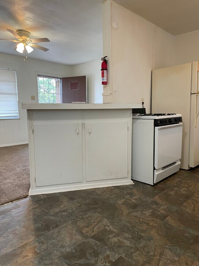 Building Photo - 3405 Drew St