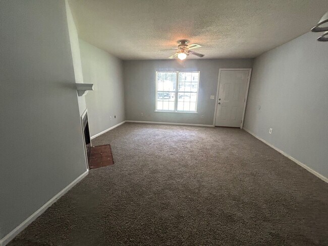 Building Photo - Charming 2-bedroom, 1.5-bath townhouse located in the desirable Irmo area near the Lake Murray Dam!