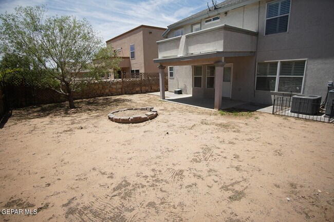 Building Photo - 10932 Acoma St