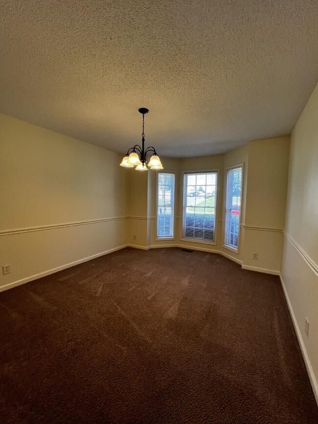 Building Photo - Charming 3 Bed, 2.5 Bath Home in Clarksvil...