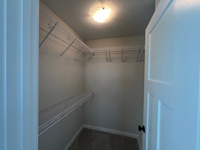 Building Photo - 601 Hart Ln