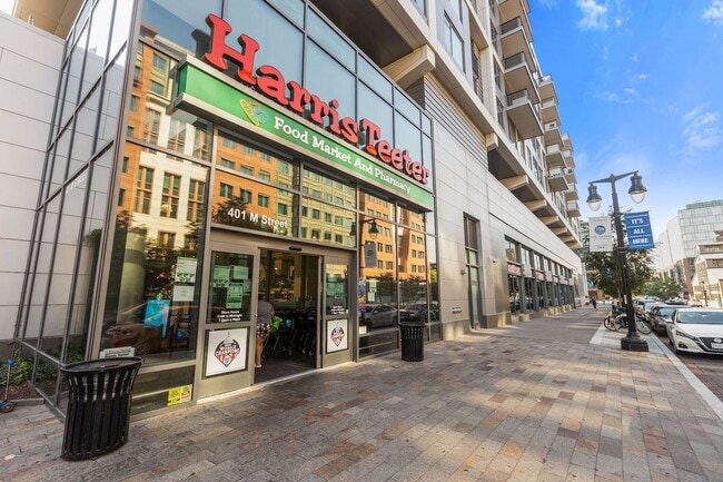 Building Photo - 1BR w/ Parking, Pool, & Fitness Center plu...