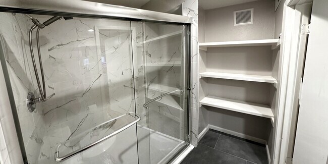 Building Photo - 6723 Eastridge Dr