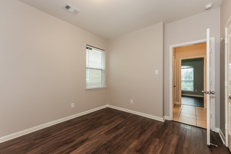 Building Photo - 4144 Tower Ln