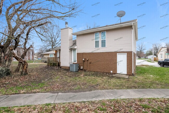 Building Photo - 509 NE Grand Ave