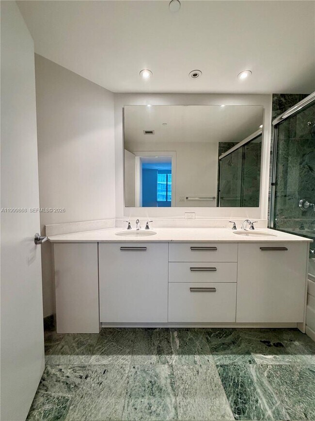 Building Photo - 1050 Brickell Ave