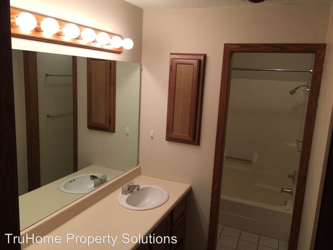 Building Photo - 2 br, 1.5 bath House - 52 Parkview Circle