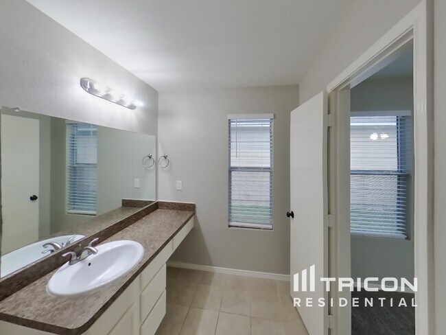 Building Photo - 1617 Village Park Trail