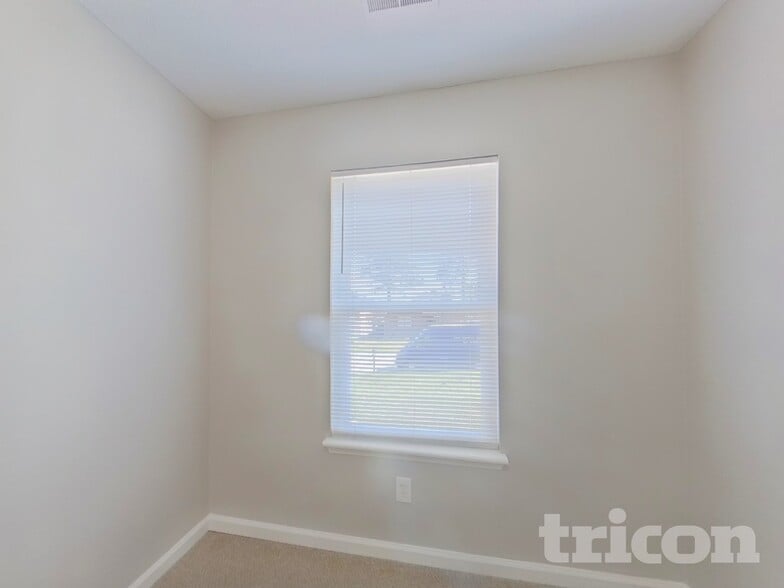 Building Photo - 136 Westport Dr