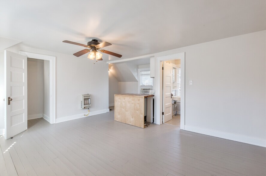 Building Photo - 109 E 26th Pl