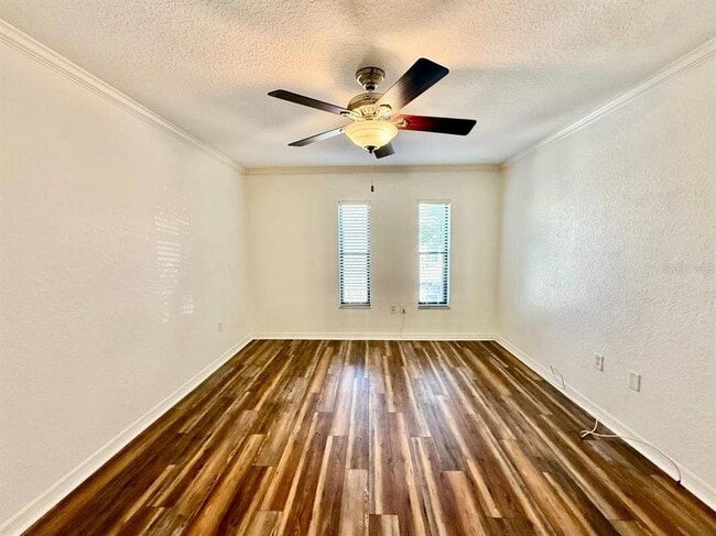 Building Photo - 704 Lyndhurst St