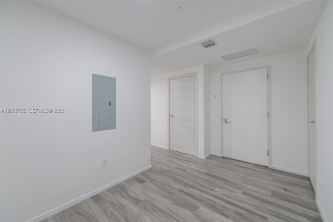Building Photo - 801 S Miami Ave
