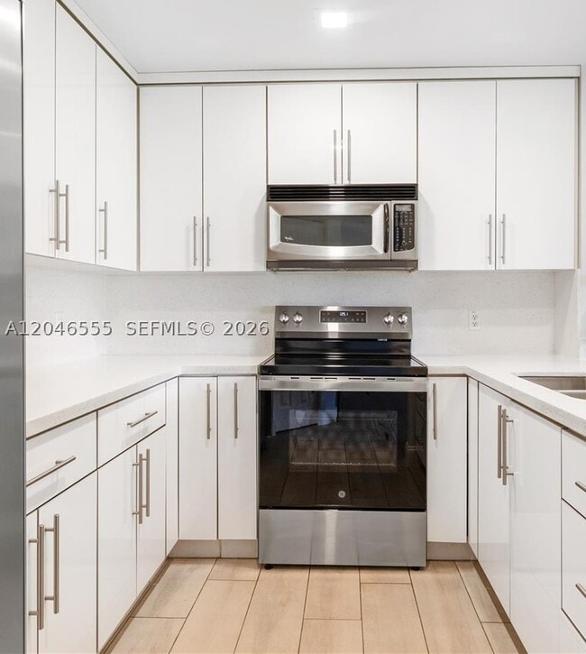 Building Photo - 1110 SW 125th Ave