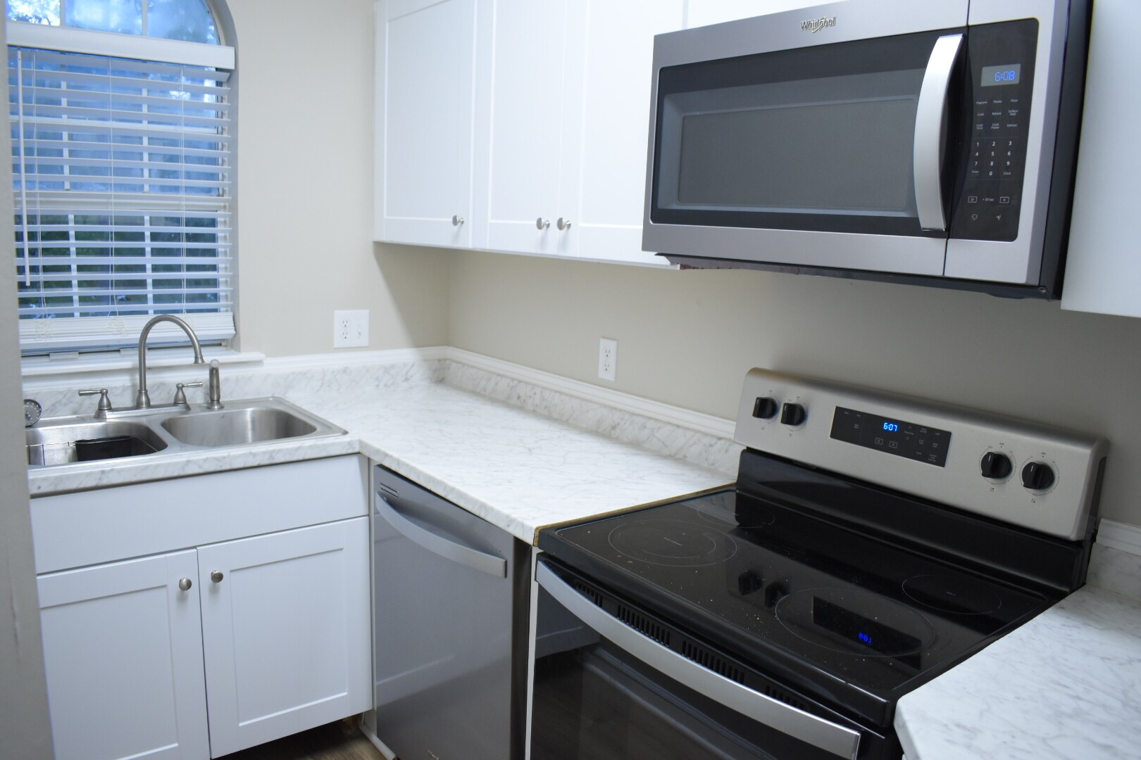 Building Photo - 4210 Wilshire Blvd